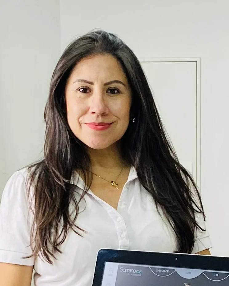Rosa en el estudio de Your Hair Solution.